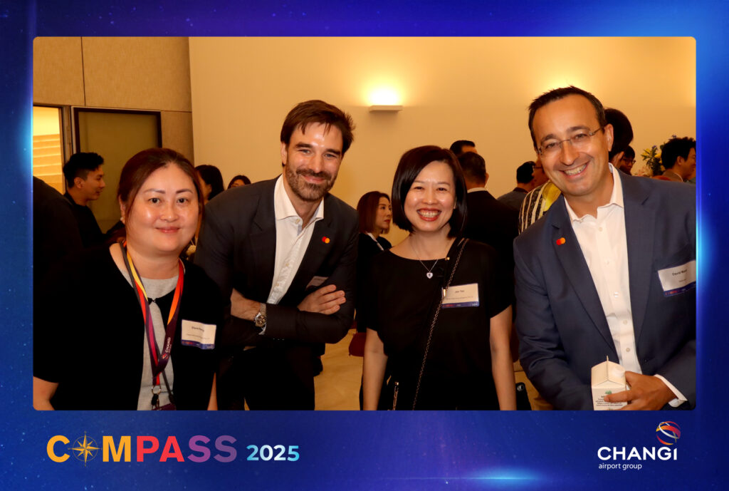 Selfie Roamer Photo Booth in Singapore by Printaparty