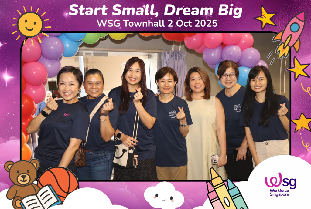 Selfie Roamer Photo Booth in Singapore by Printaparty