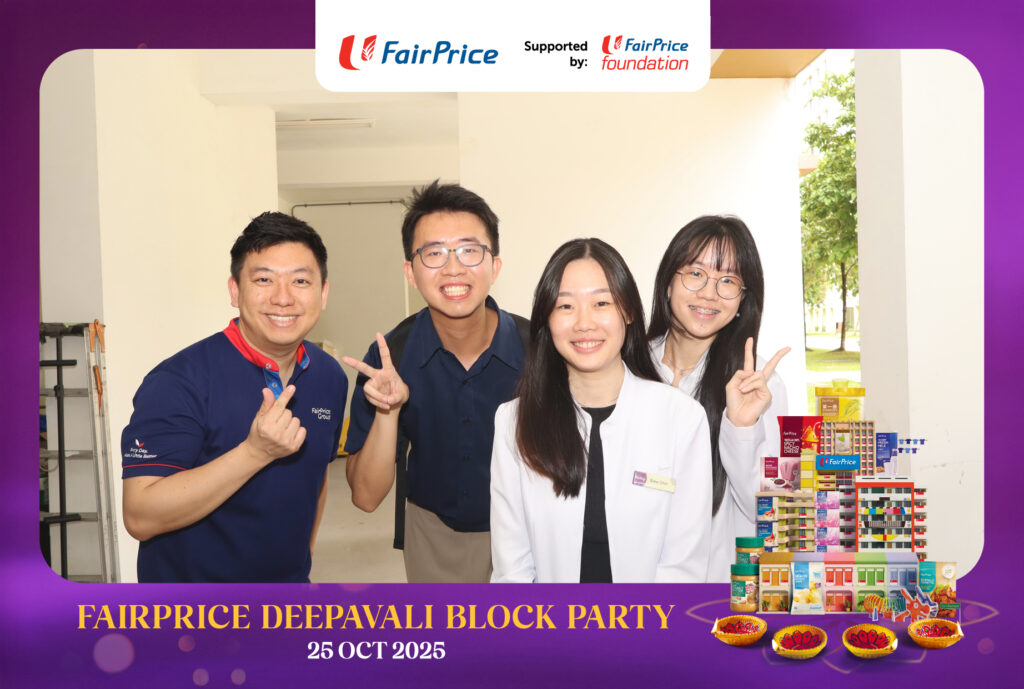 Selfie Roamer Photo Booth in Singapore by Printaparty