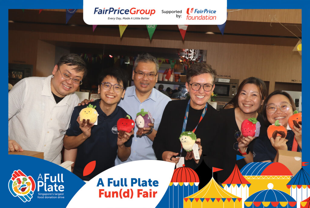 Selfie Roamer Photo Booth in Singapore by Printaparty