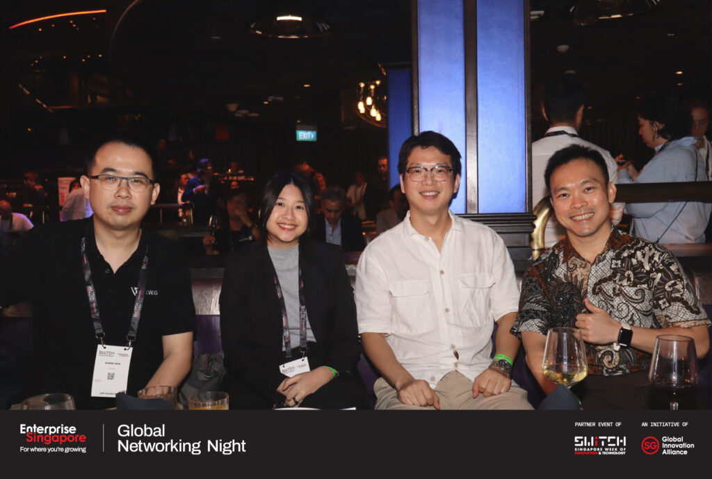 Selfie Roamer Photo Booth in Singapore by Printaparty