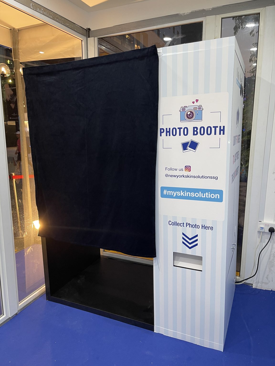 Neoprint Walk-in Photobooth Rental for Retail Stores